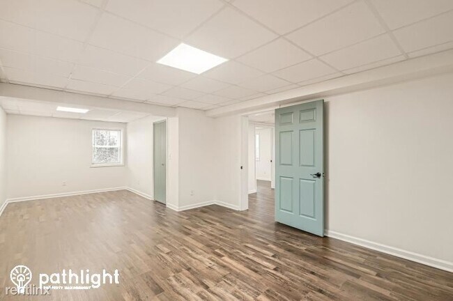 Foto del edificio - 5 br, 2 bath House - 3195 Beaver Drive UNIT