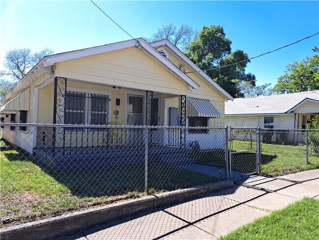Building Photo - 918 Linn St