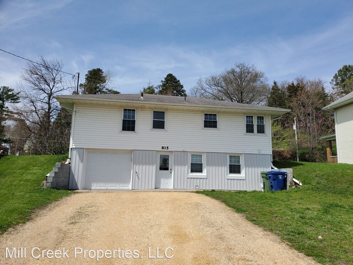 Primary Photo - 2 br, 2 bath House - 815 S. Bluff Blvd