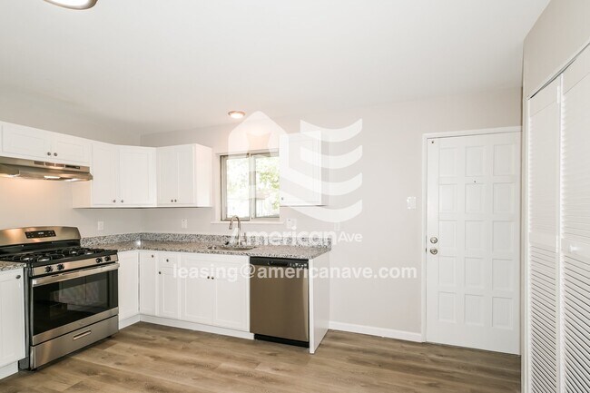 Foto del edificio - 695 Central Pkwy