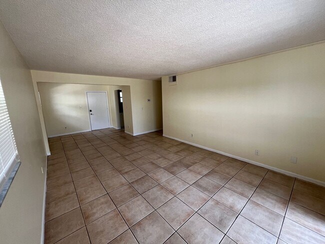 Foto del edificio - Unfurnished Annual Rental