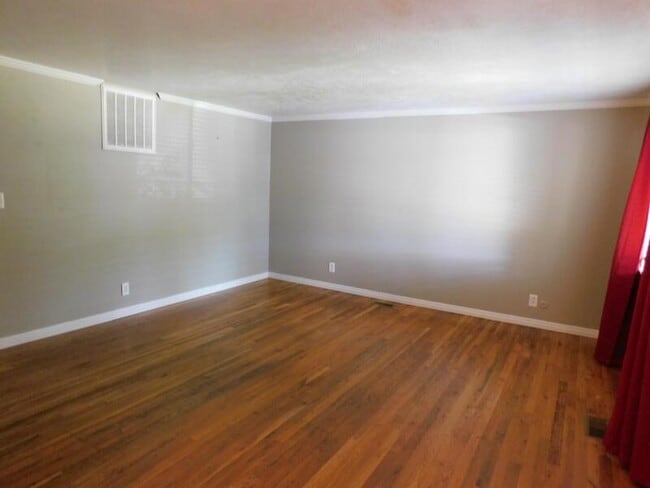 Building Photo - 1391 S 200 E