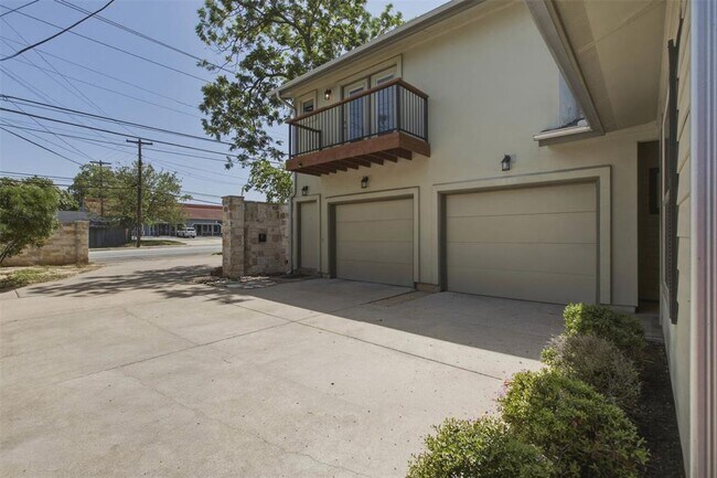 Foto del edificio - 1315 W Anderson Ln.