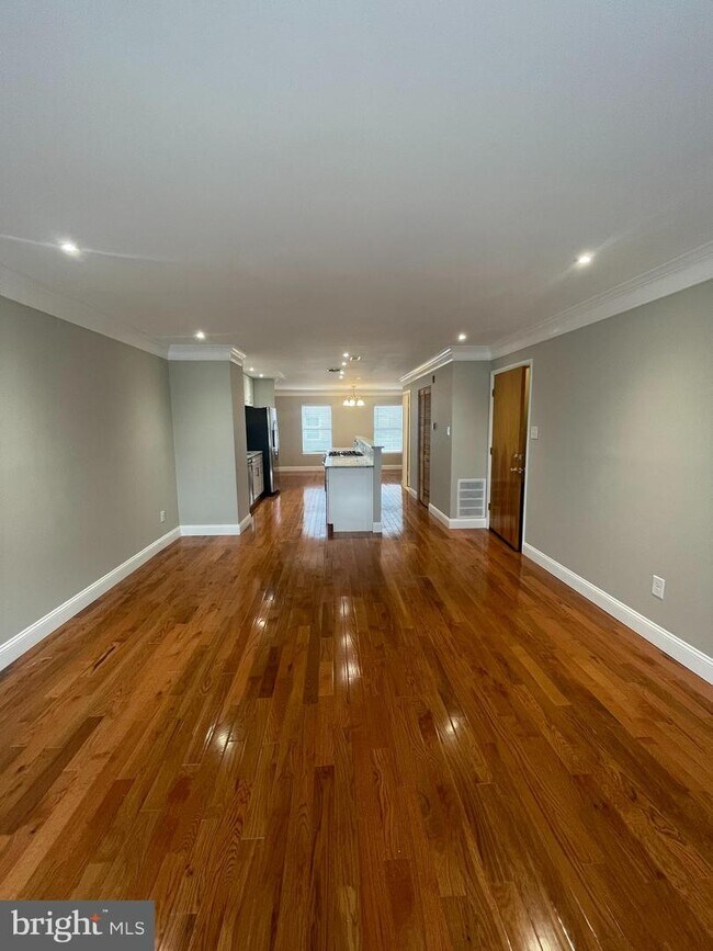 Foto del edificio - 225 McClellan St