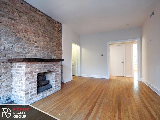 Building Photo - 3525 N Racine Ave