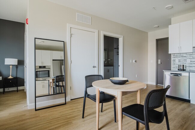 Building Photo - 21 Charles St