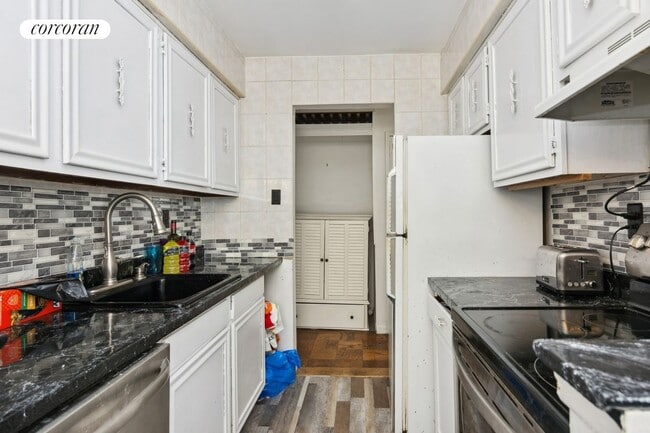 Building Photo - 147 Cortelyou Ave