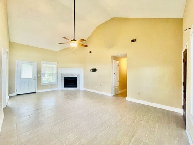 Building Photo - 1315 Forest Shore Dr