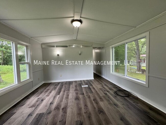 Building Photo - 34 Park Dr