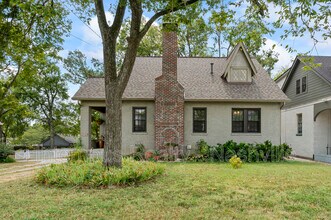 Building Photo - 2529 Ashwood Ave