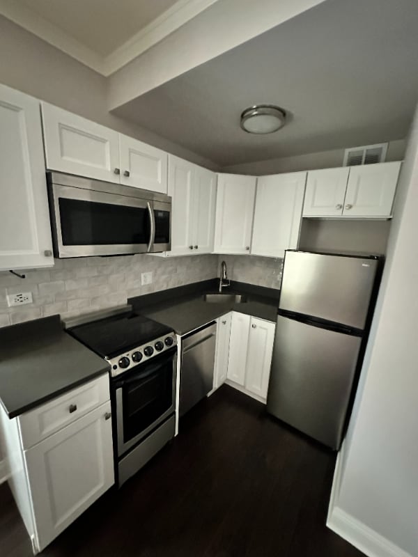 Building Photo - 640 W Wrightwood Ave