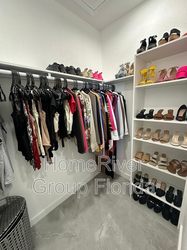 Foto del edificio - 1629 Diplomat Pkwy W