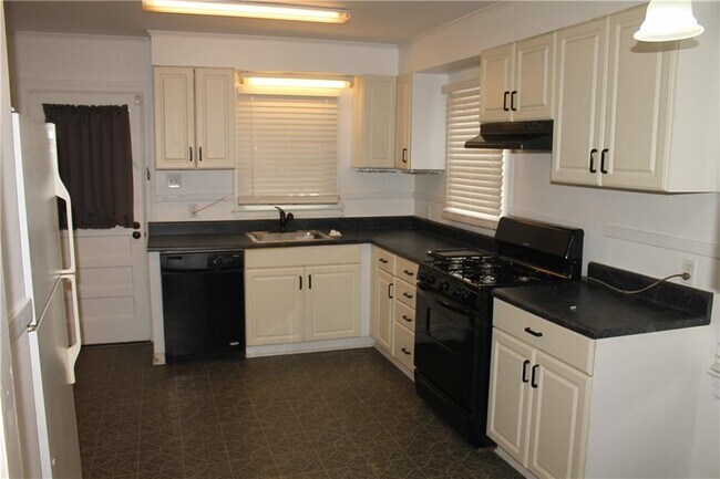 Building Photo - 2807 Dauphin St