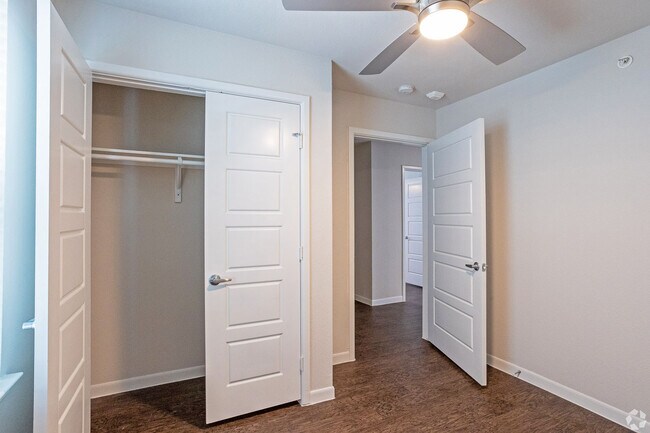 Foto del edificio - 3300 Oak Creek Dr