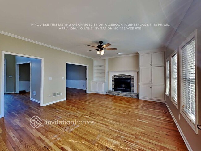 Foto del edificio - 915 Laurel Crest Dr