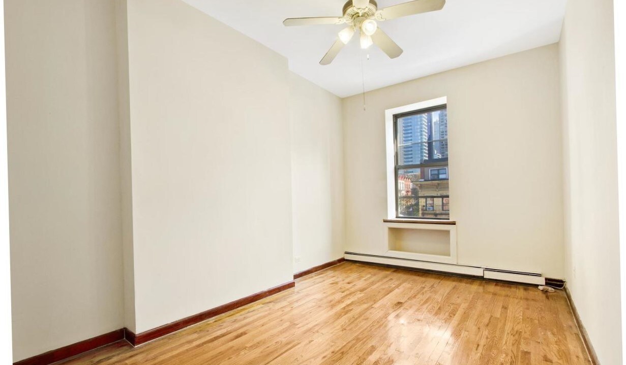 Foto principal - 679 9th Ave