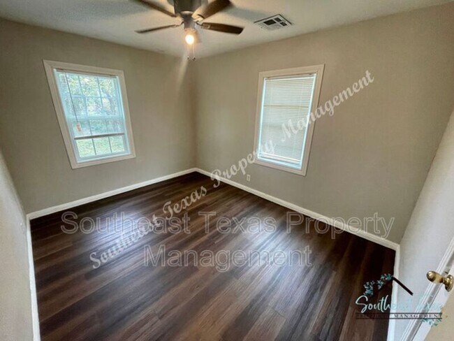 Foto del edificio - 4770 Galveston St