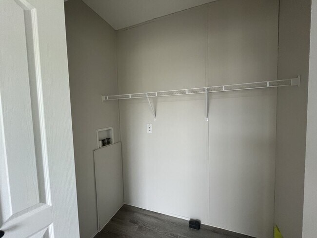 Building Photo - 266 Mongoose Ln