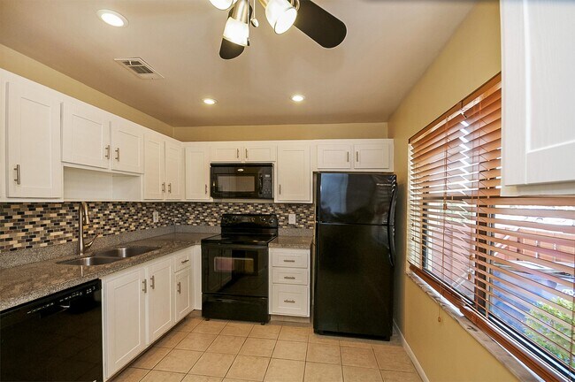 Foto del edificio - 5170 Tennis Ln