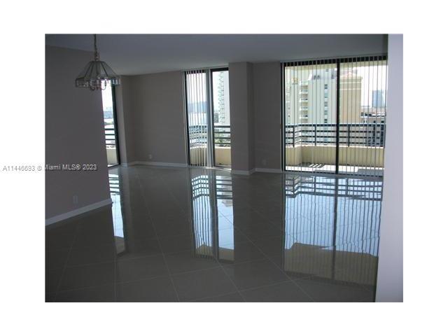Foto del edificio - 3300 NE 191st St