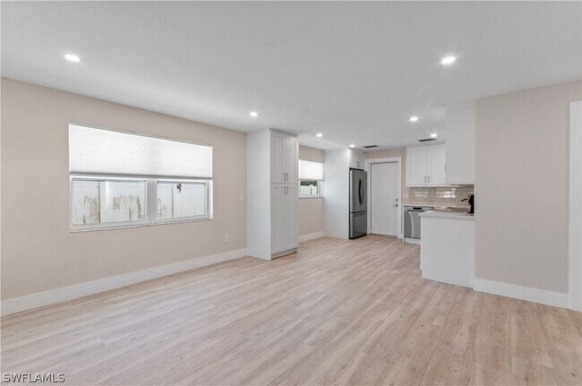 Foto del edificio - 2648 Van Buren Ave