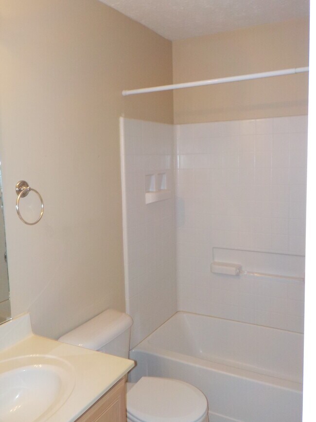 Building Photo - 8310 Oak Knoll Dr
