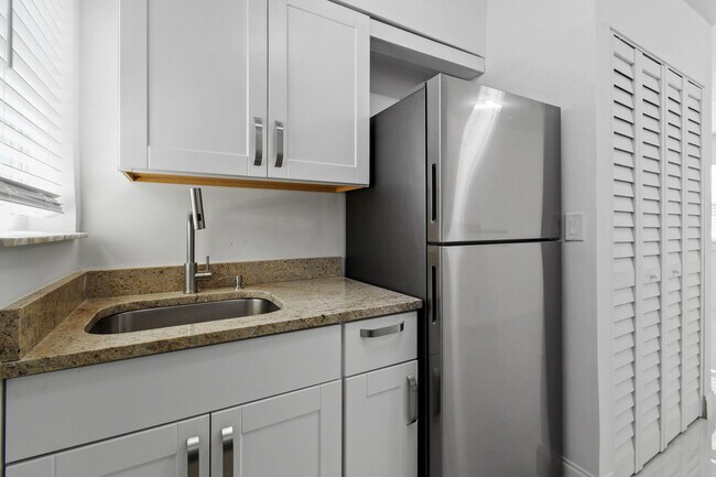 Foto del edificio - 968 W 9th St
