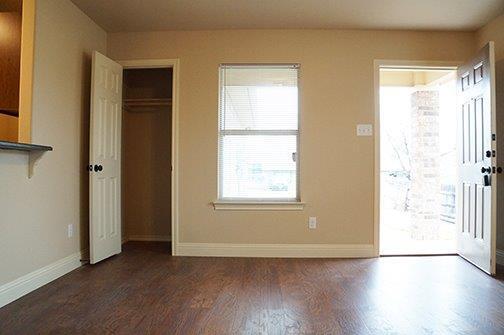 Foto del edificio - 8125-8127 Tanner Ave
