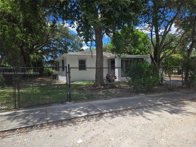 Foto del edificio - 2150 NW 93rd St