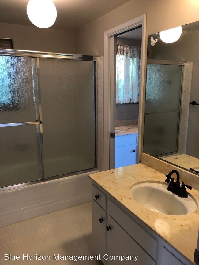 Building Photo - 2 br, 1.5 bath House - 280 N Fairview Ave #6