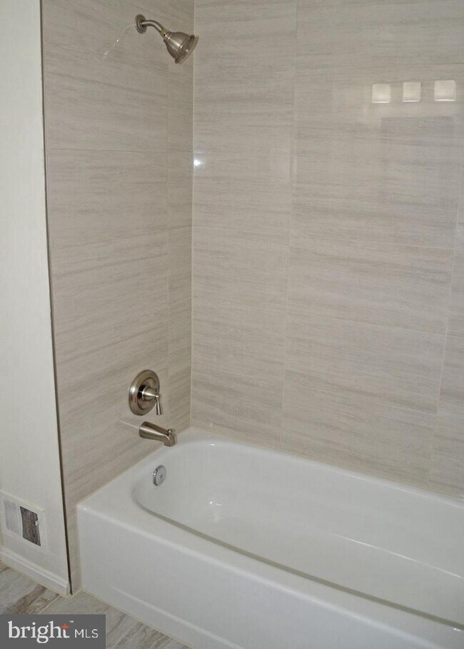 Foto del edificio - 16 Tabiona Ct