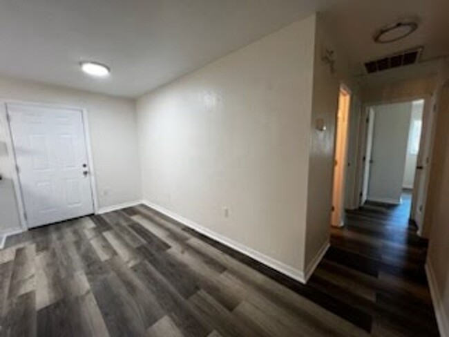 Building Photo - Beautiful fully remodeled home!