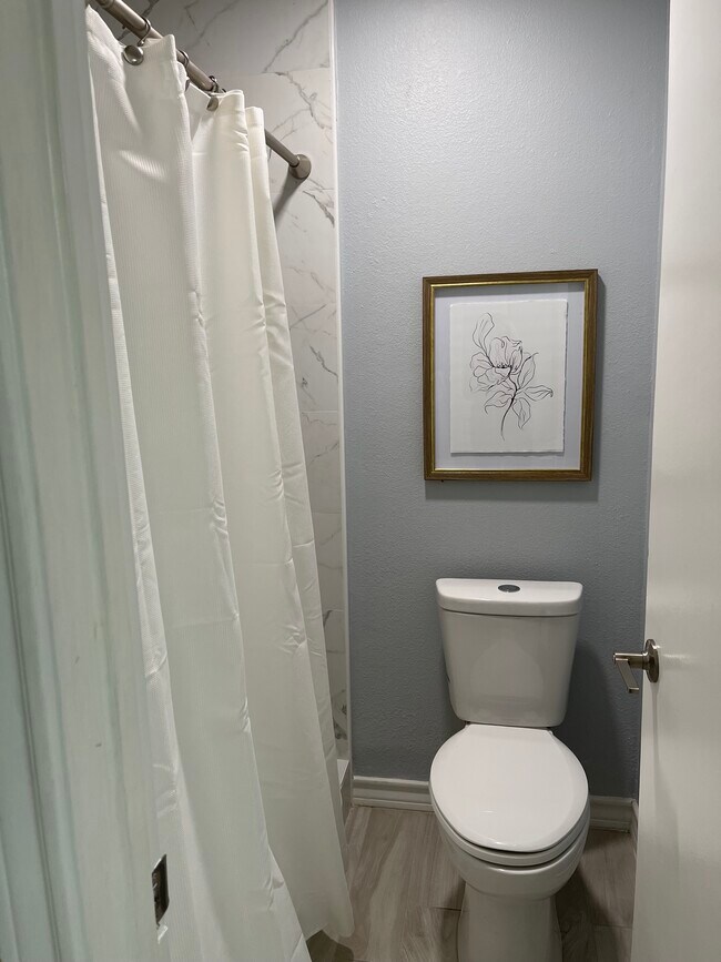 Bathroom - 2100 W San Marcelo Blvd