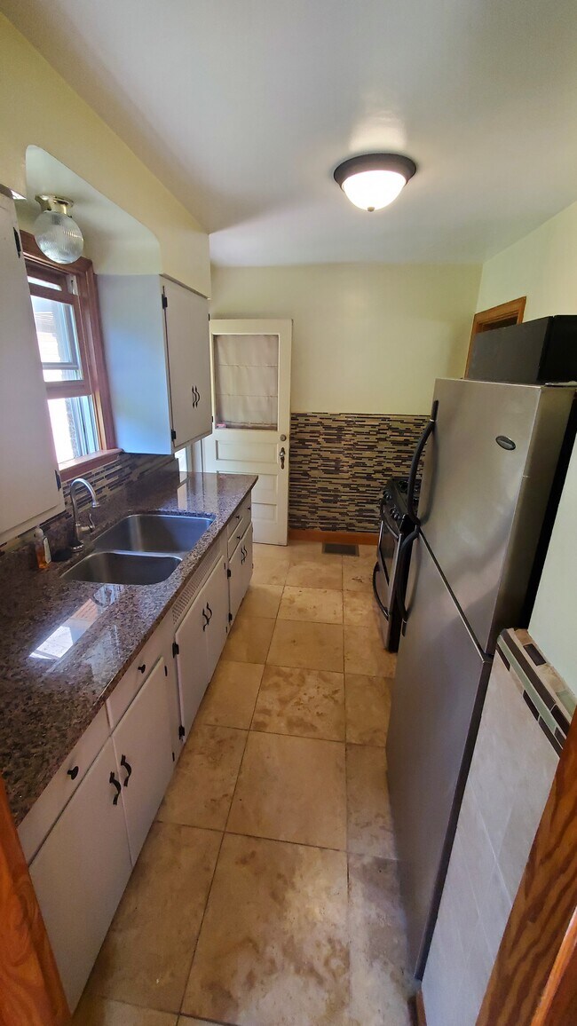 Kitchen - 5269 Sidney Rd