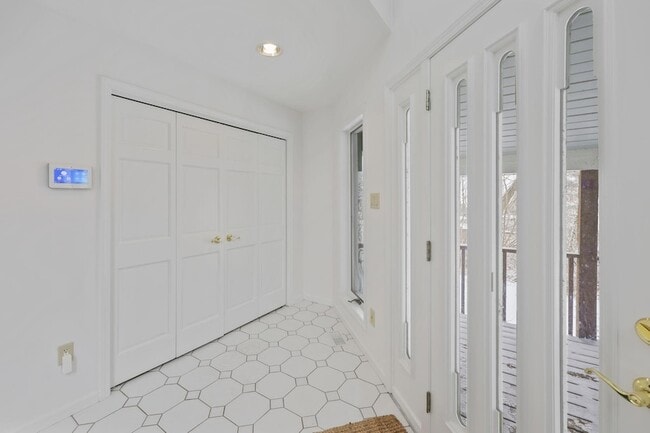 Building Photo - 16 Cedar Trail