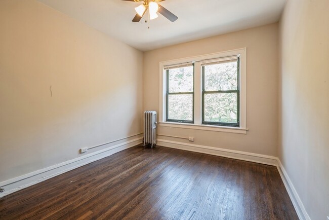 Sala de estar - 6700 S Constance Ave