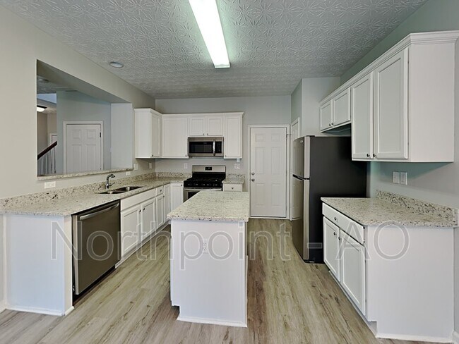 Foto del edificio - 6041 Hemperly Rd