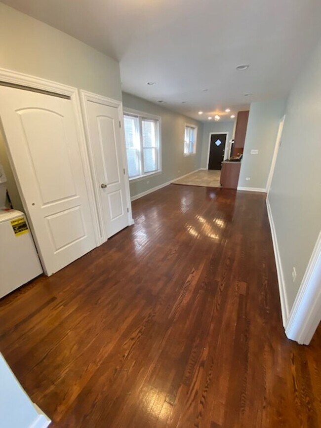 Foto del edificio - 5114 N Kimball Ave