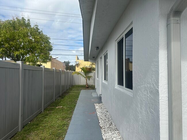 Foto del edificio - 6109 SW 30th St