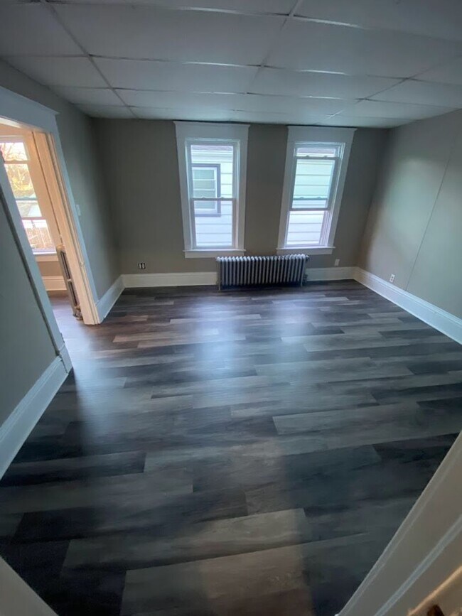Foto del edificio - 3700-3706 E Pulaski Ave