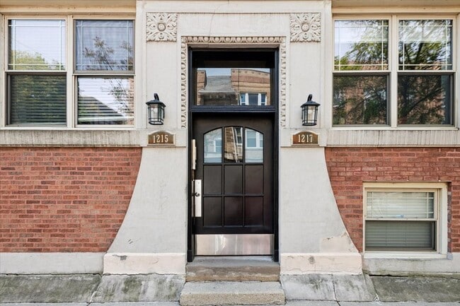Foto del edificio - 1217 W Sunnyside Ave