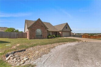 Building Photo - 2700 Trek Ct