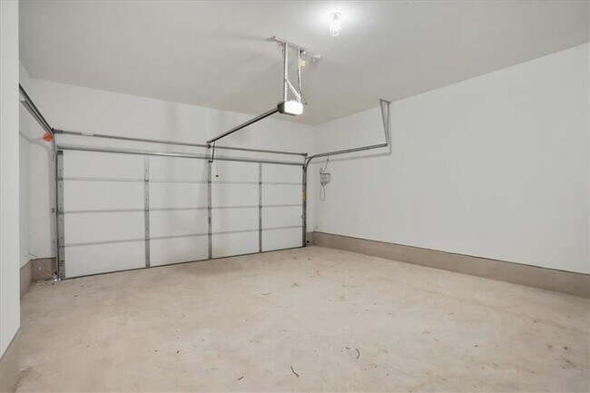Building Photo - 320 Bronco Billy Dr