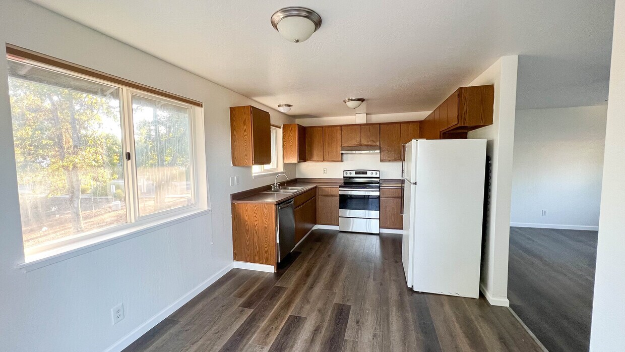 Kitchen - 445 Plum St