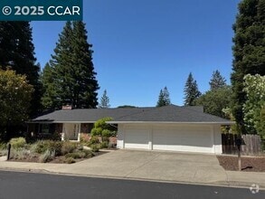 Building Photo - 1901 Park Meadow Dr