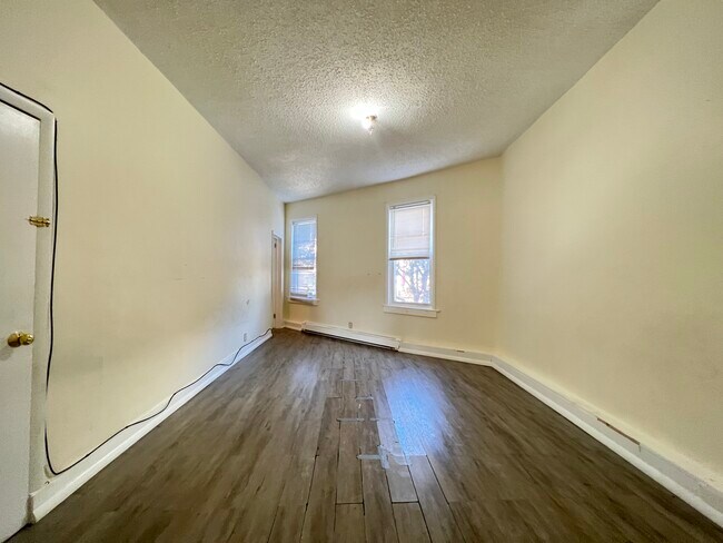 Building Photo - 743 Grand St