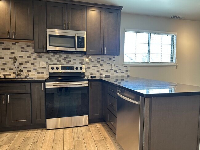 Building Photo - Beautifully Updated Condo in Citrus Heights!