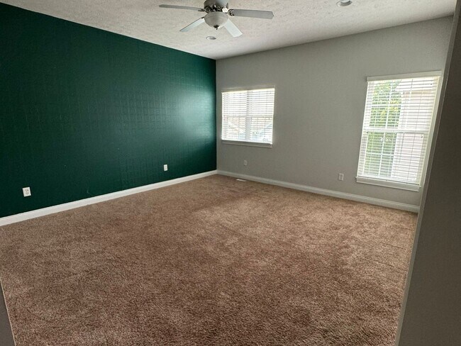 Building Photo - 3 Bedroom Townhome in Bloomington
