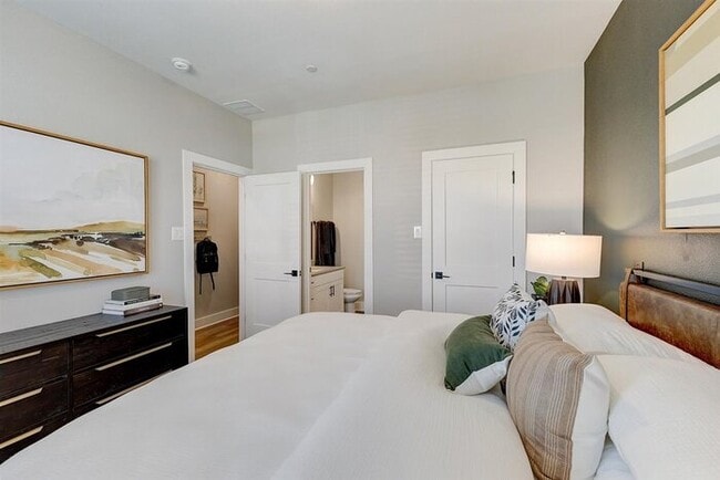 Building Photo - 3905 Constantine Dr