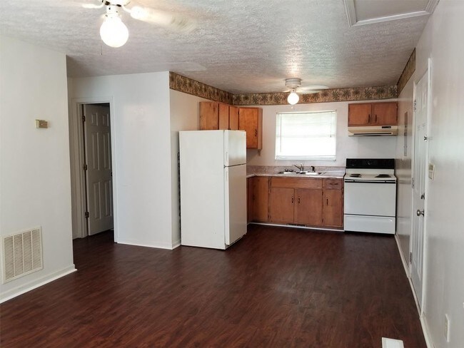 Building Photo - 208 Waltham Place